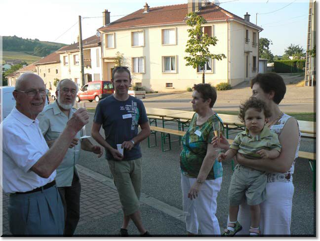 2010-06-26-ATTON-REPAS DE QUARTIER-009.jpg